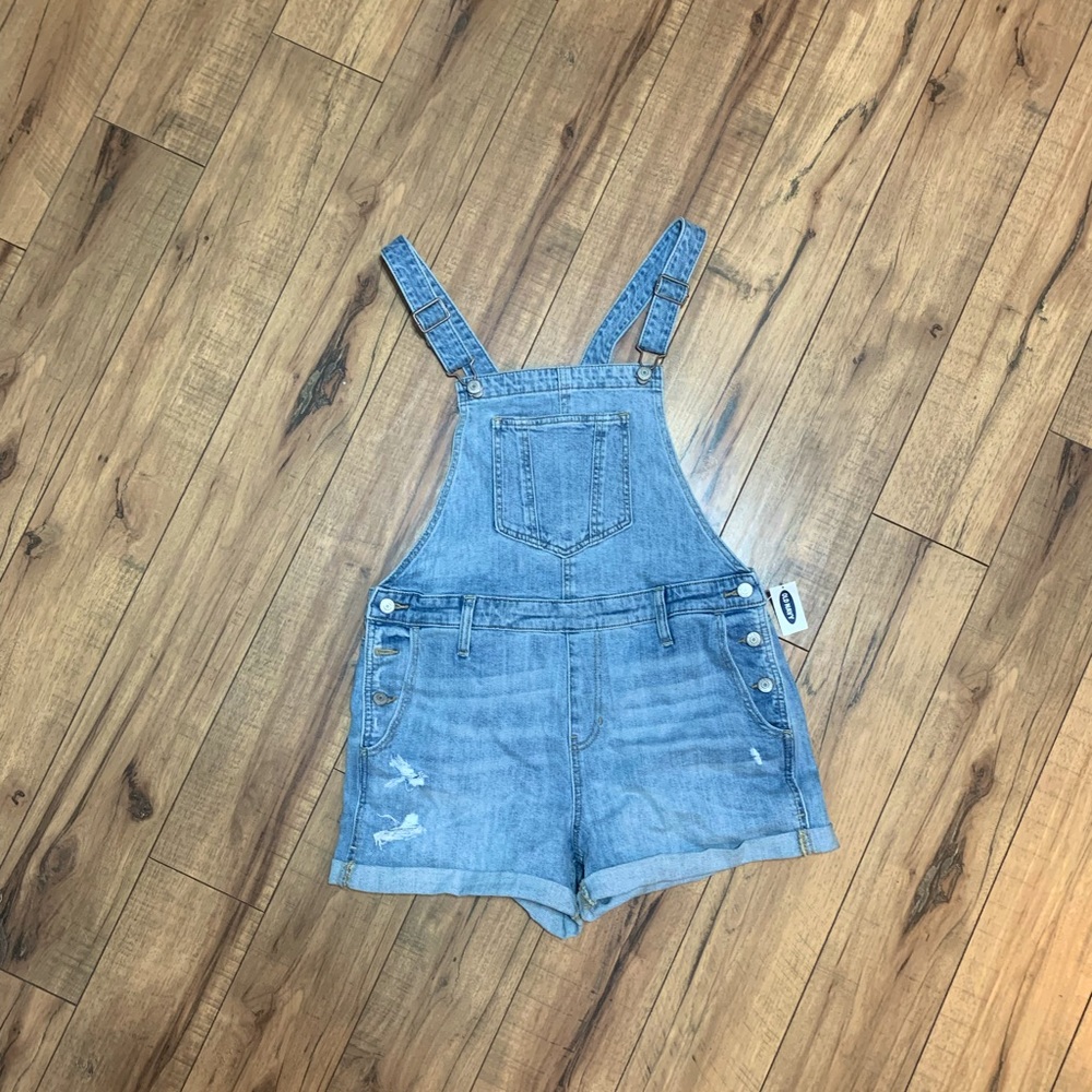 *NEVER WORN* Old Navy Denim Shortalls Size M